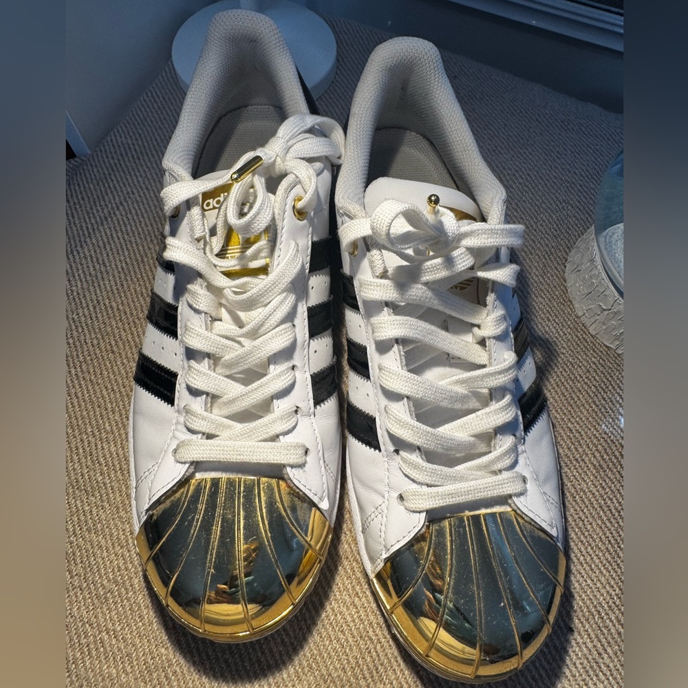 White Adidas Superstar